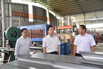 許鐘央調研產業發展情況